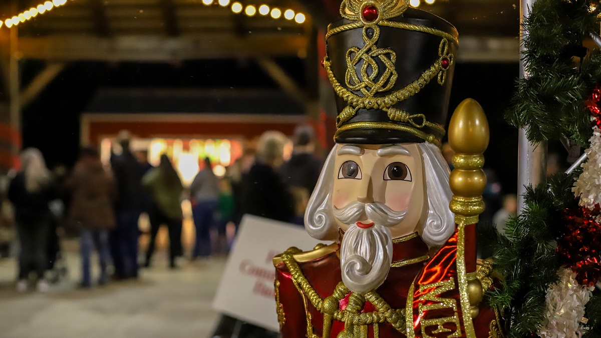 Enjoy three holiday markets in Alabama that will make the holidays even more fun.