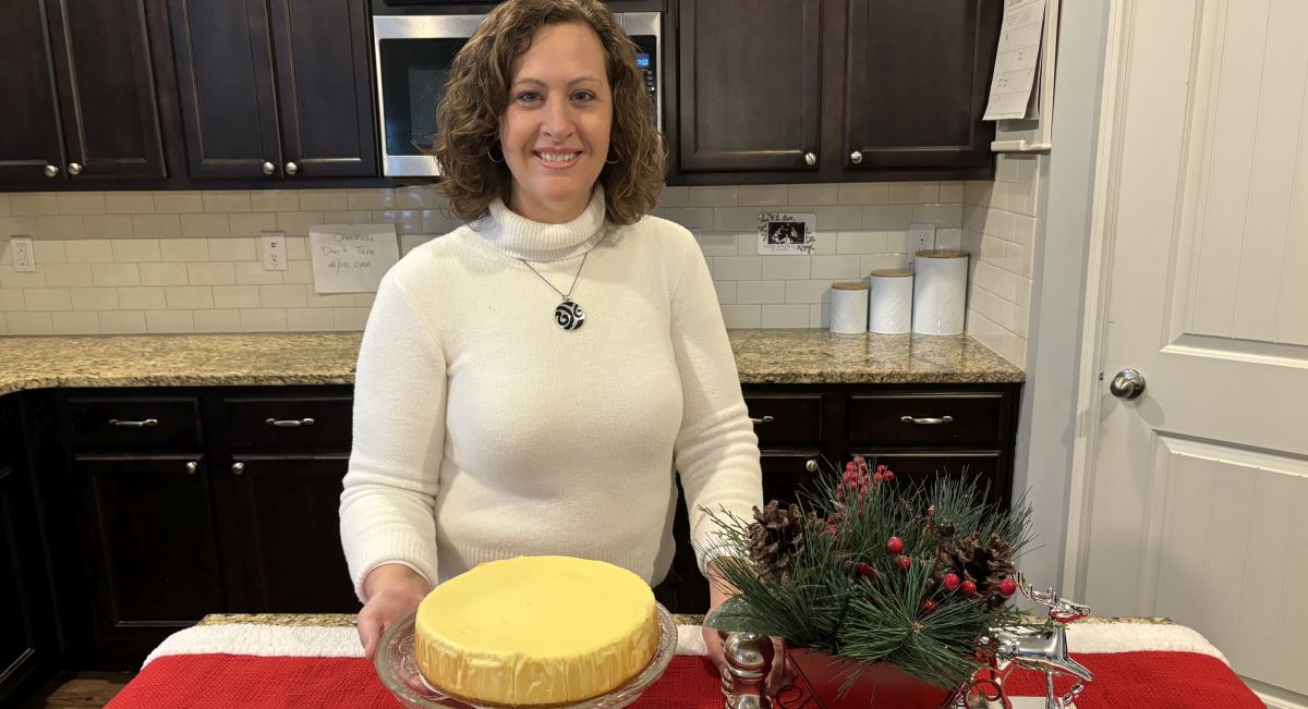 Amy Badillo makes Christmas wishes come true, by baking and selling cheesecakes to raise funds to support the less fortunate.
