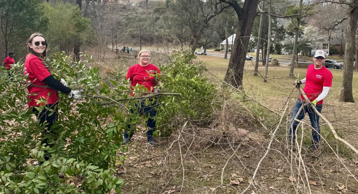 Members of the Magic City chapter of the Alabama Power Service Organization joined Friends of Avondale Park and Birmingham Parks and Recreation employees March 8 in a project to clean the park.