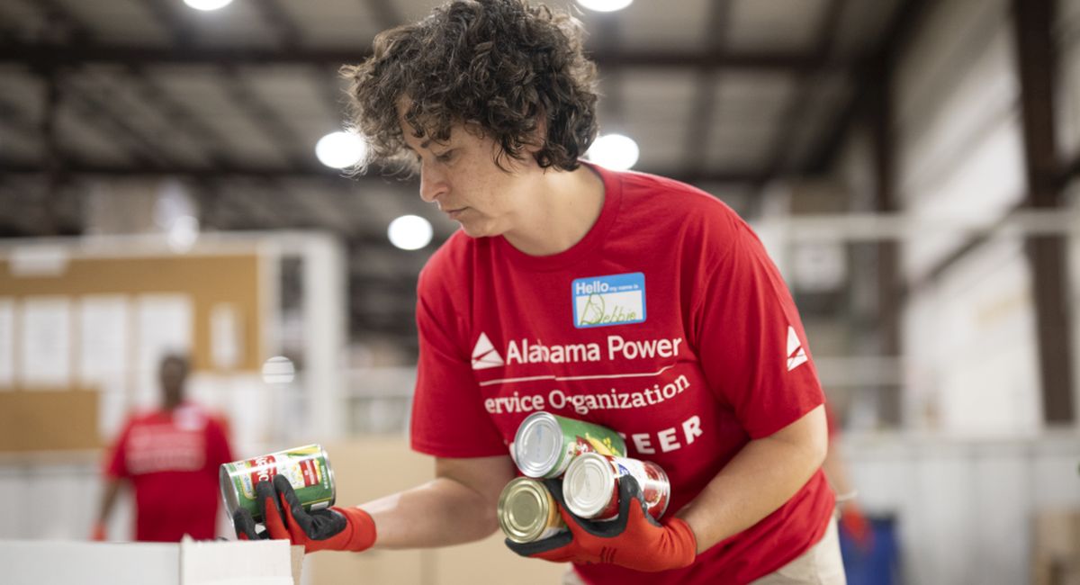 Magic City Alabama Power Service Organization members made a difference volunteering at the Community Food Bank of Central Alabama.